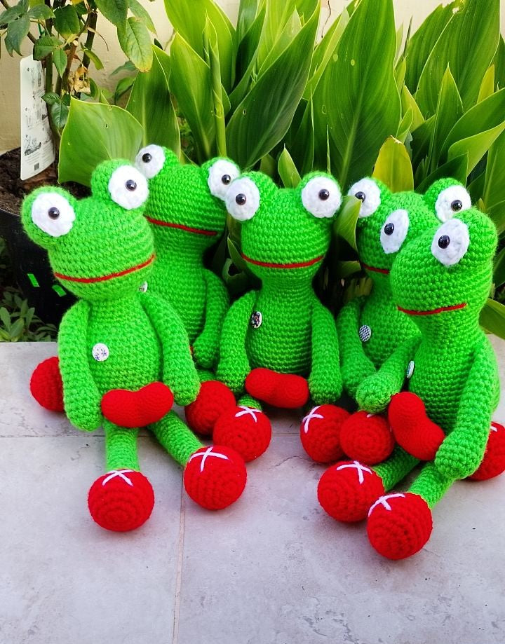 Handmade crochet frog sitting – cute amigurumi gift idea Georgia Create Cyprus